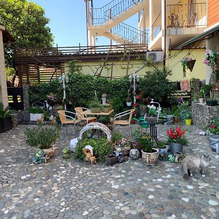 Guest House Aphyn Leto Gagra Esterno foto